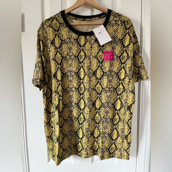 Women’s Nike baggy basketball tee - Picture 1 of 5